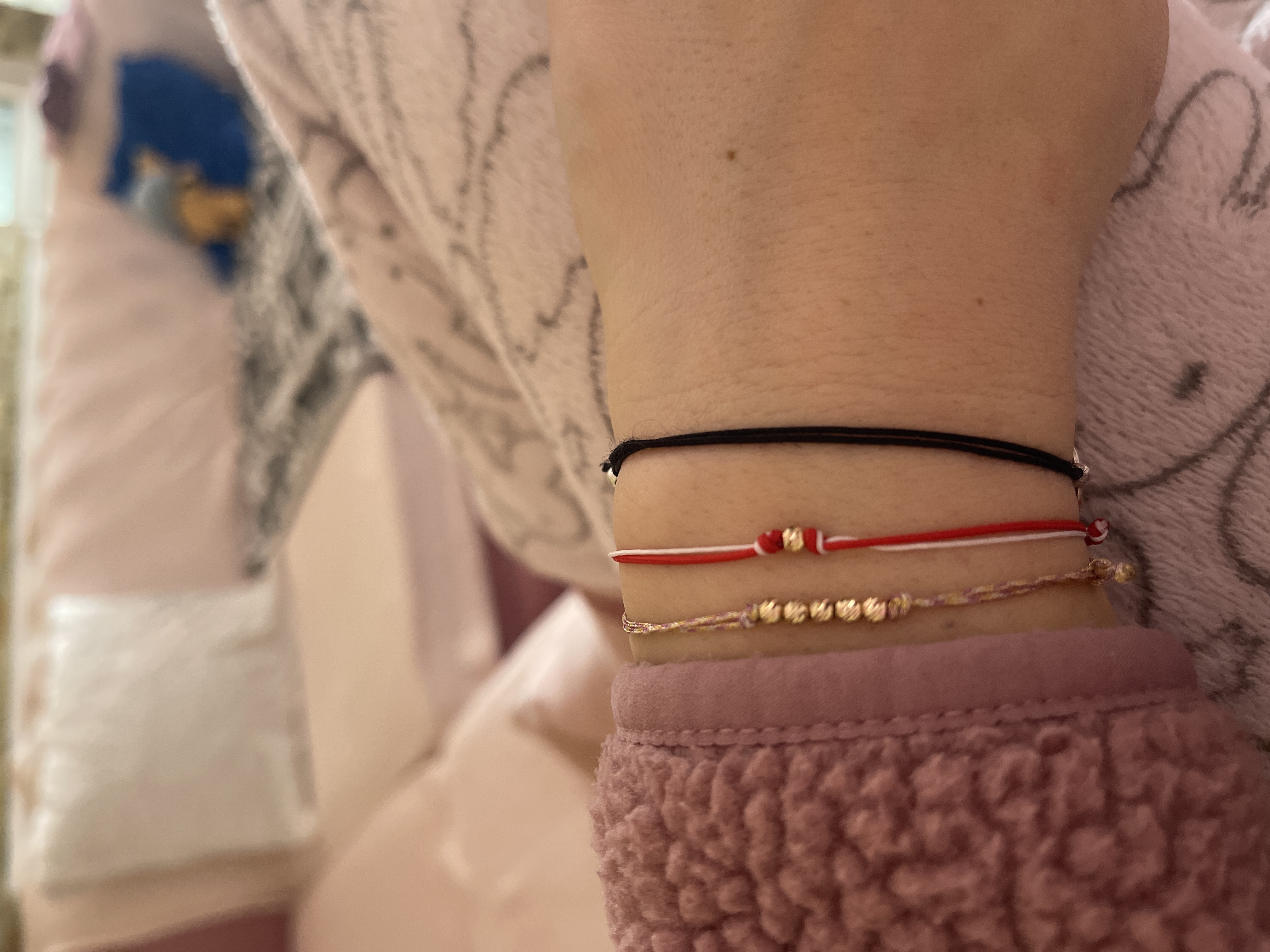 Recenzie Bratara Martisor - Biluta din Aur 9K - Snur combinat rosu&alb -  s. A.