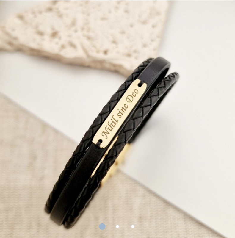 Recenzie Bratara barbateasca cu 3 straturi de piele naturala neagra - Placuta cu gravura personalizata - Argint 925 placat cu Aur Galben 18K - Inchizatoare clips inox - Ionel Banciulescu