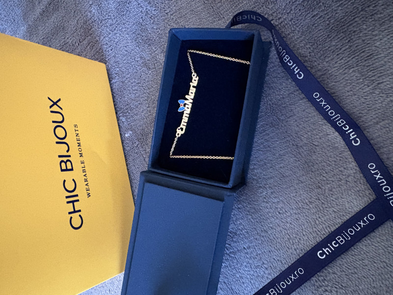 Recenzie Lantisor personalizat cu Nume si Fundita colorata cu email - Argint 925 placat cu Aur Galben 18K - Patricia Dragoi