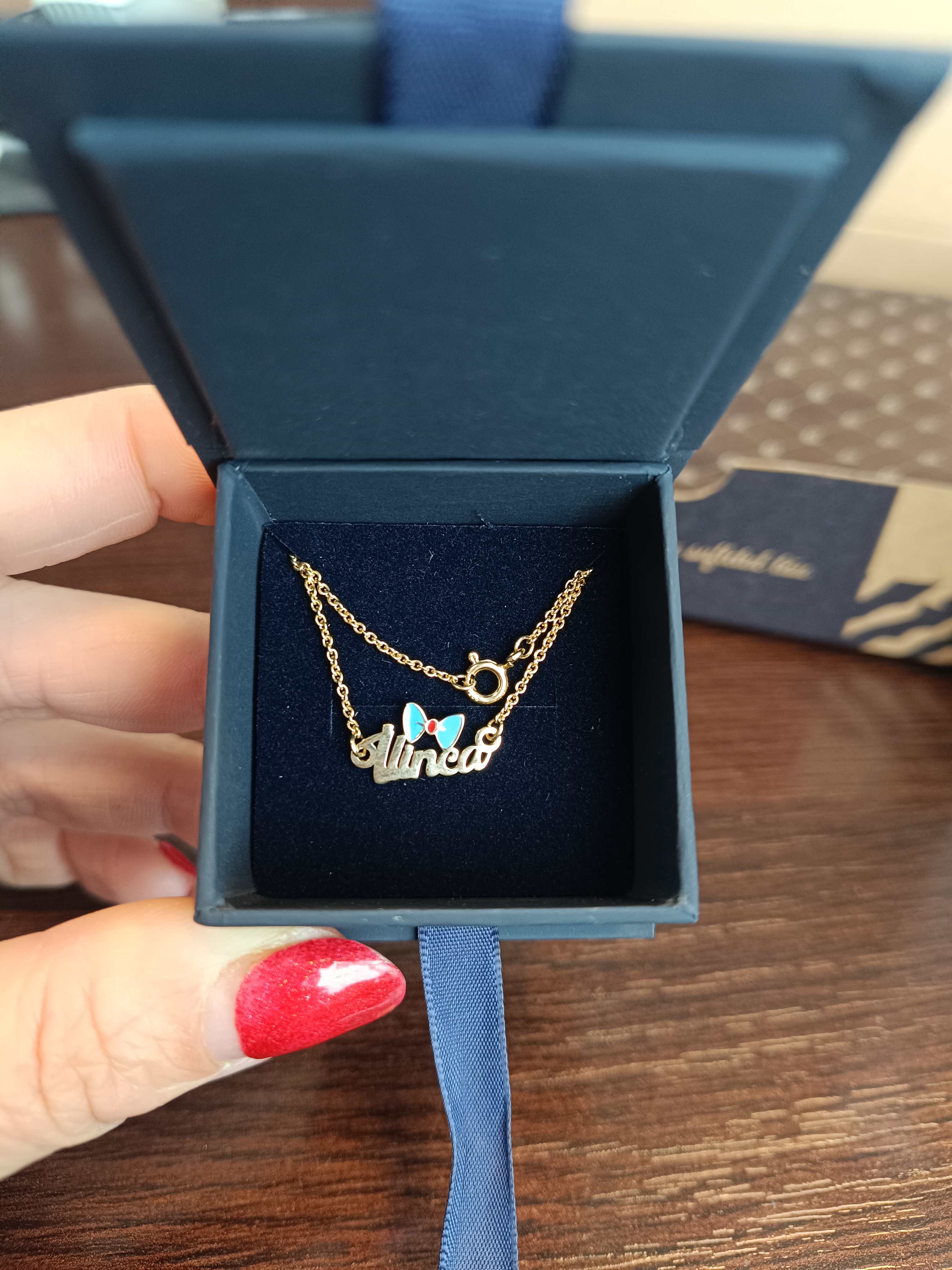 Recenzie Lantisor personalizat cu Nume si Fundita colorata cu email - Argint 925 placat cu Aur Galben 18K - Georgiana G.