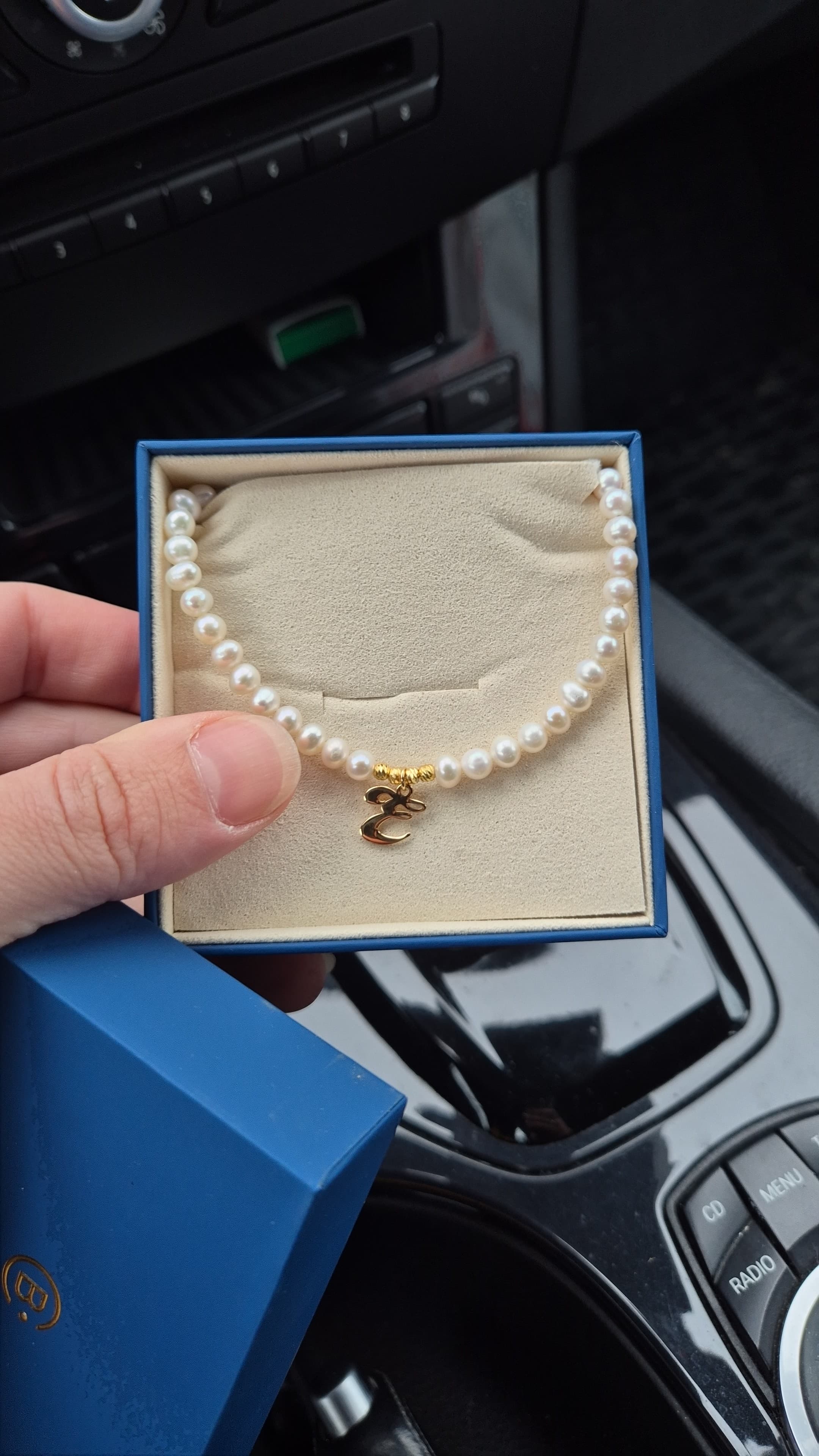 Recenzie Lantisor cu Perle - Initiala eleganta - Model sirag de perle si si 4 bilute - Argint placat cu Aur Galben 18K - Ungur N.