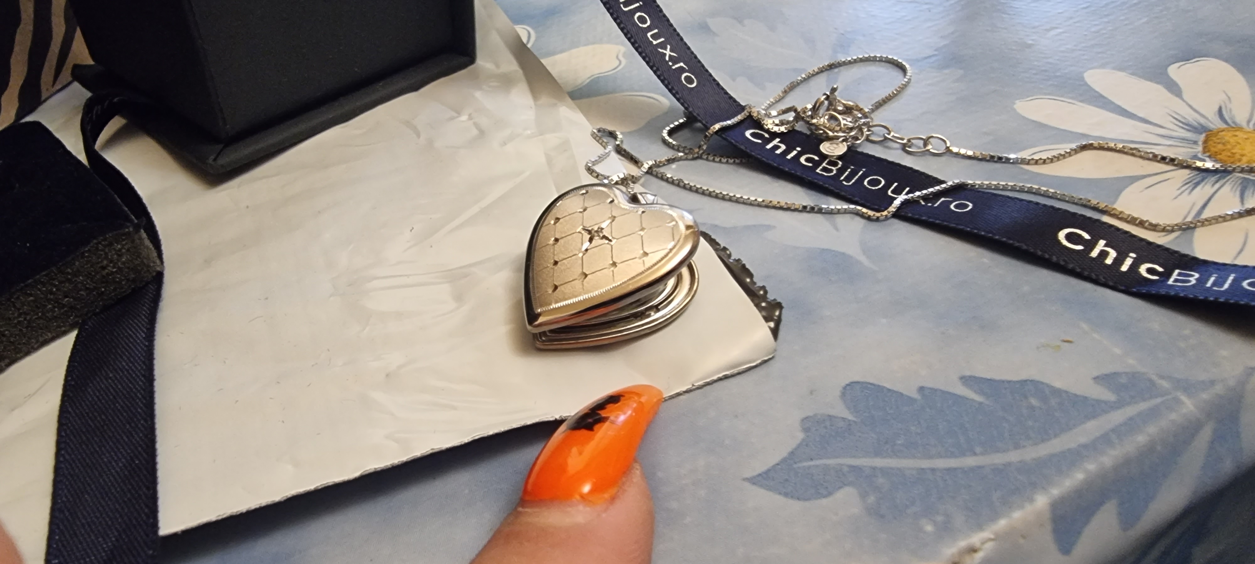 Recenzie Medalion inima cu poze in interior - Silver Velvet - Argint 925 Rodiat - Cristal White Zirconia - Lavinia M.