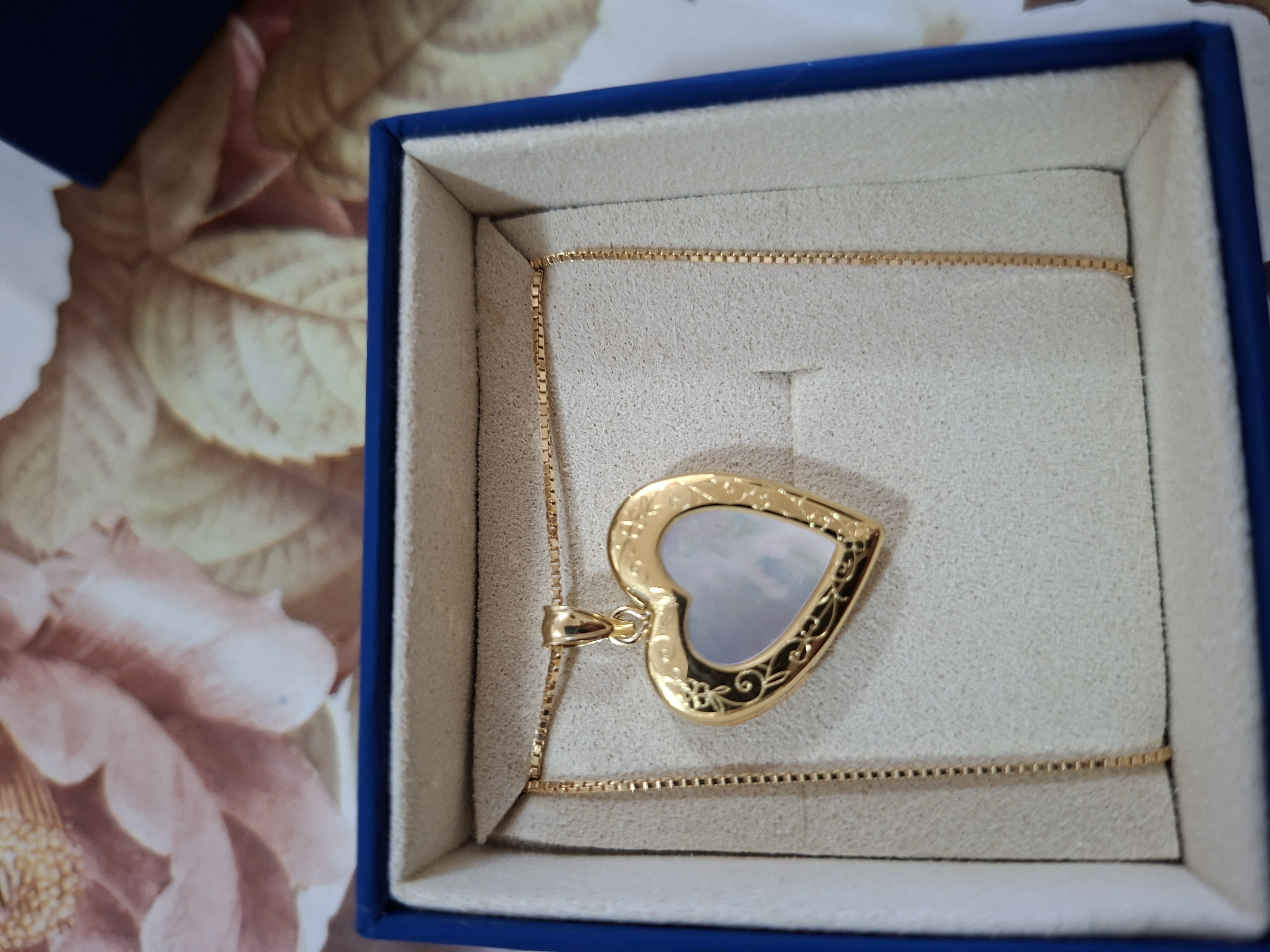 Recenzie Medalion inima cu poze in interior - Mother of Pearl - Argint 925 placat cu Aur Galben 18K -  N. G.
