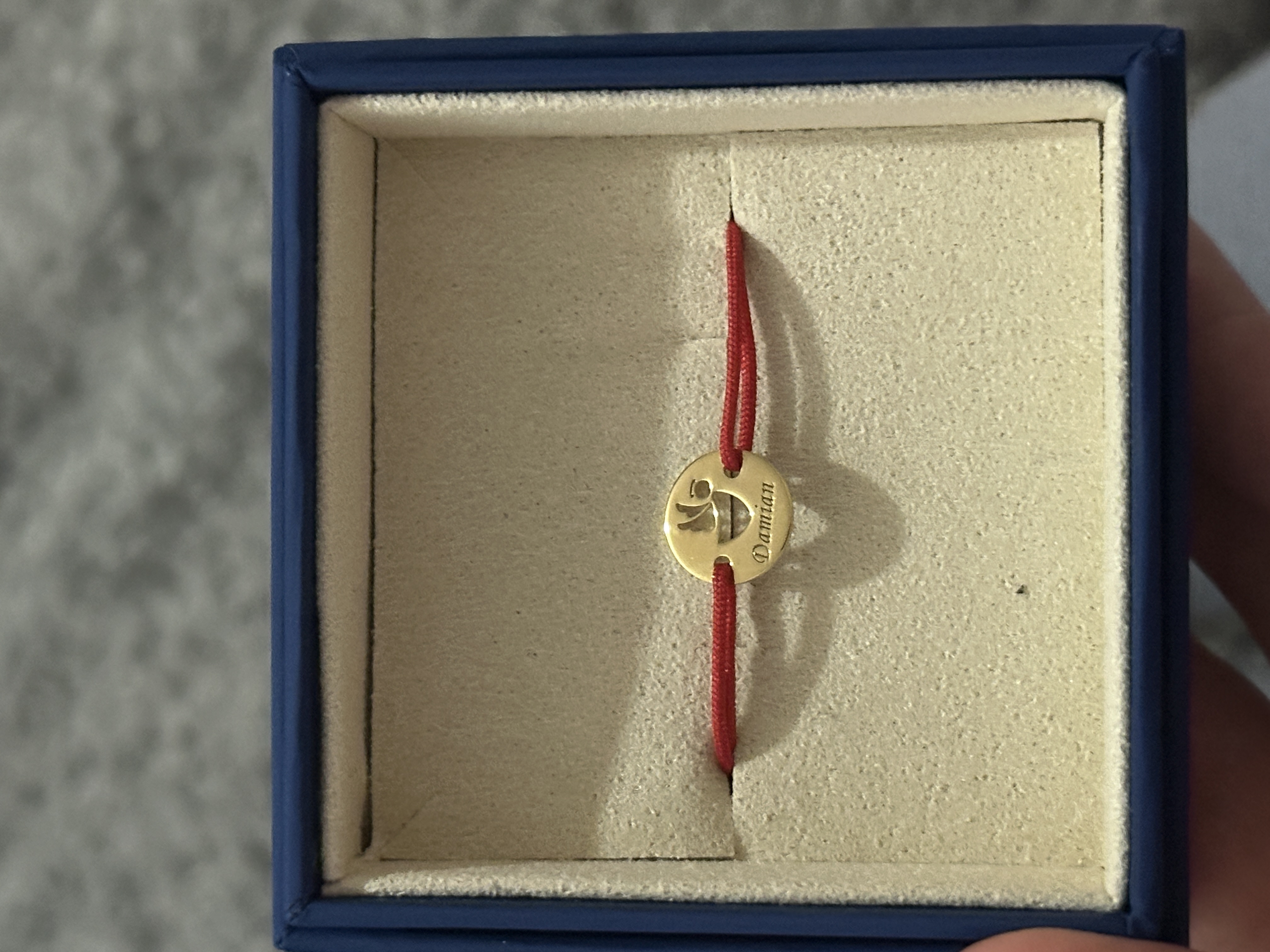Recenzie Bratara personalizata - Banut 10 mm - Inger pazitor decupat cu aripi laterale - Argint 925 placat cu Aur Galben 18K - Snur reglabil - Andrada S.