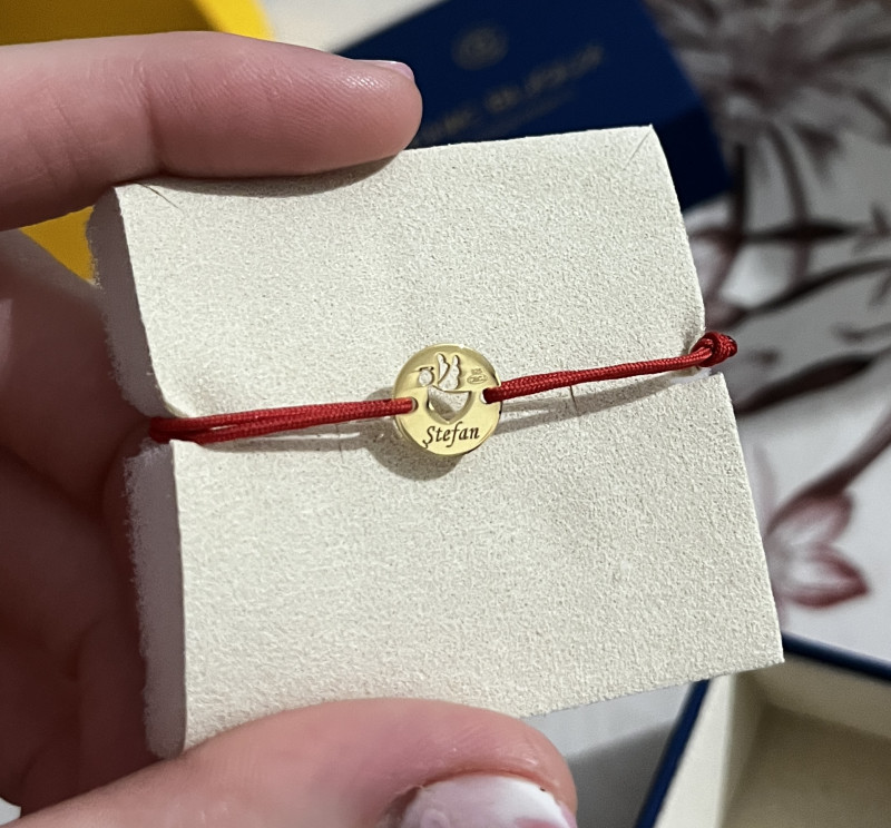 Recenzie Bratara personalizata - Banut 10 mm - Inger pazitor decupat cu aripi laterale - Argint 925 placat cu Aur Galben 18K - Snur reglabil - Laura Ocoleanu