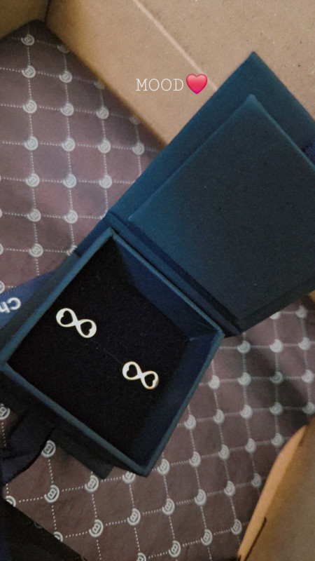 Recenzie Cercei infinit cu inimioare decupate - Argint 925 placat cu Aur Galben 18K - inchidere surub - Bican Georgiana