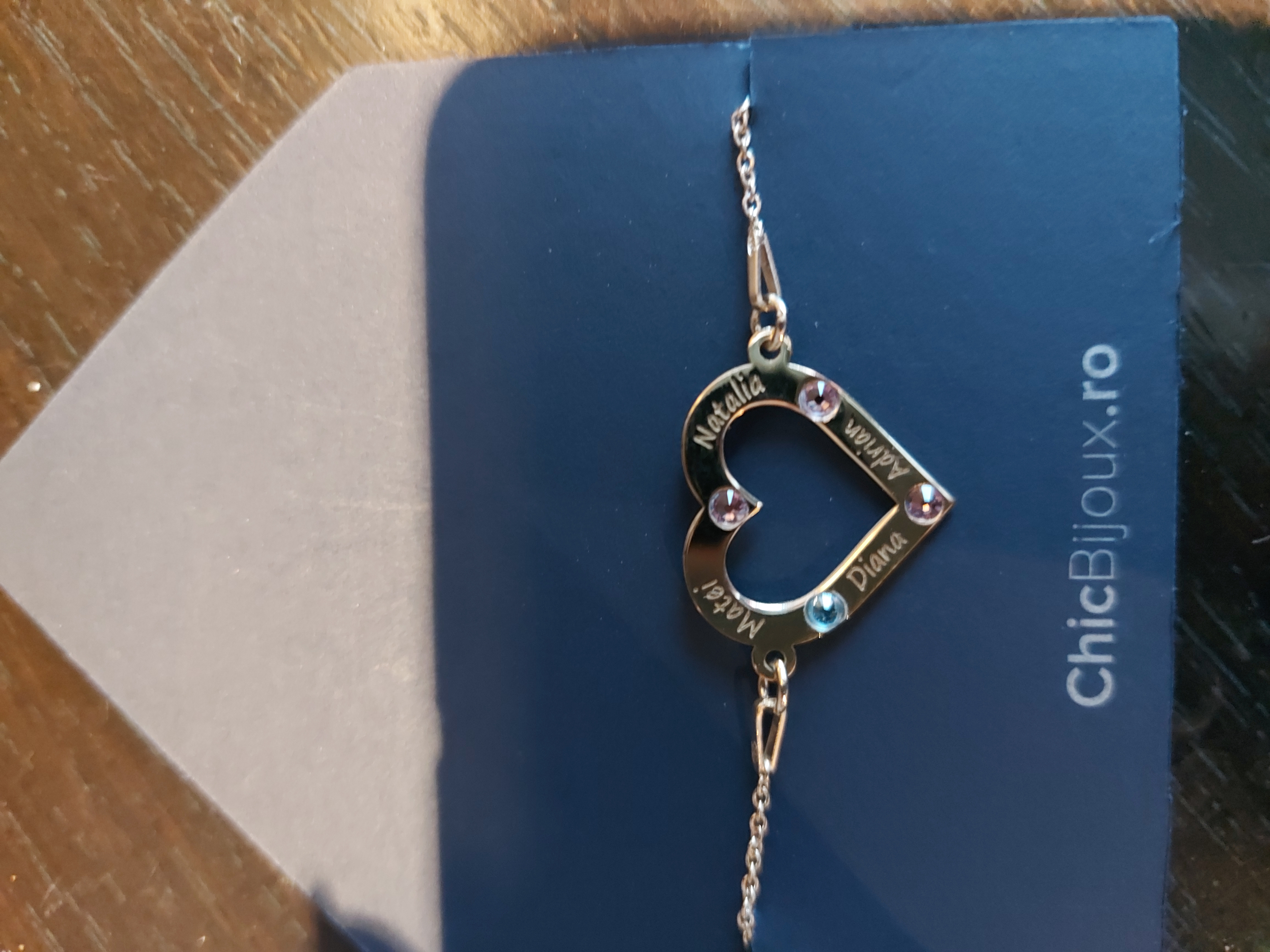 Recenzie Bratara personalizata - Iubire nelimitata - Inima cu 4 nume gravate si cristale Swarovski -  Argint 925 placat cu Aur 18K, cu lantisor - Diana H.