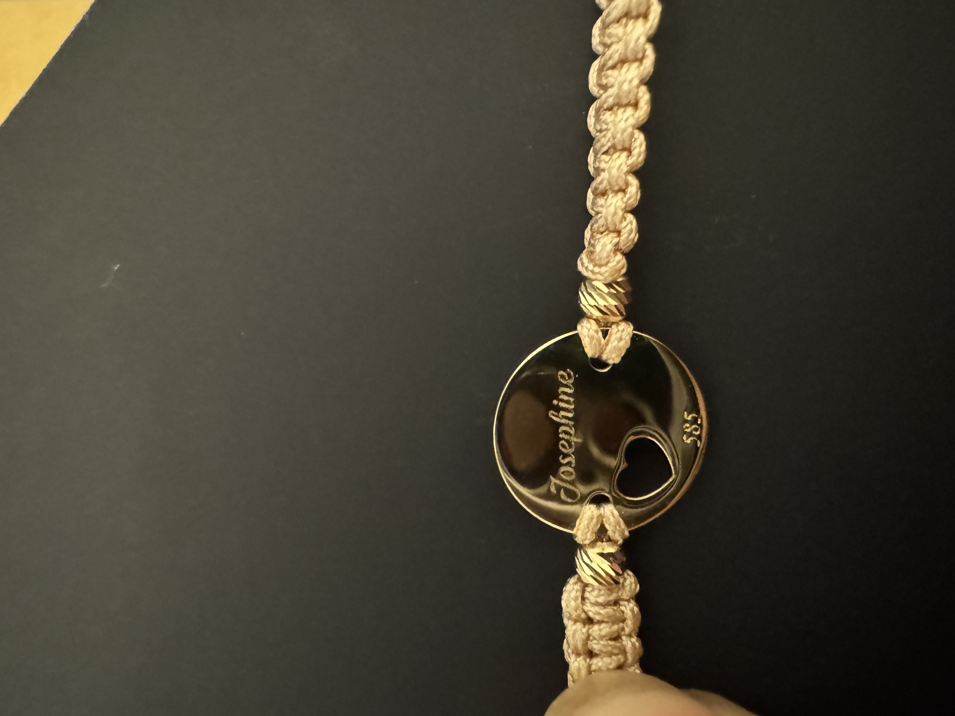 Recenzie Bratara personalizata - Te iubesc - banut cu inima decupata - Aur Galben 14K - 12 mm diametru - snur reglabil - Alexandra M.
