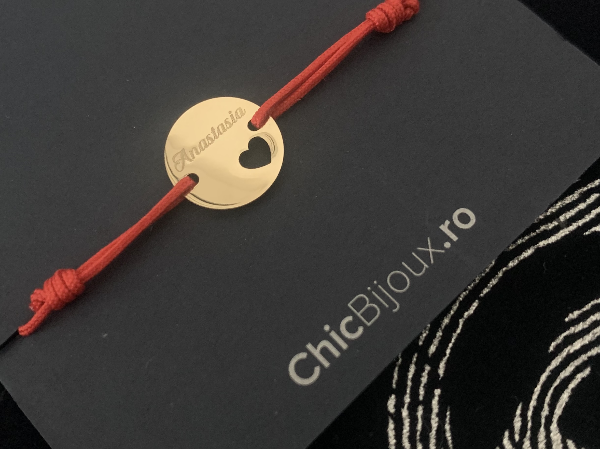 Recenzie Bratara personalizata - Te iubesc - banut cu inima decupata - Aur Galben 14K - 12 mm diametru - snur reglabil - Madalina M.