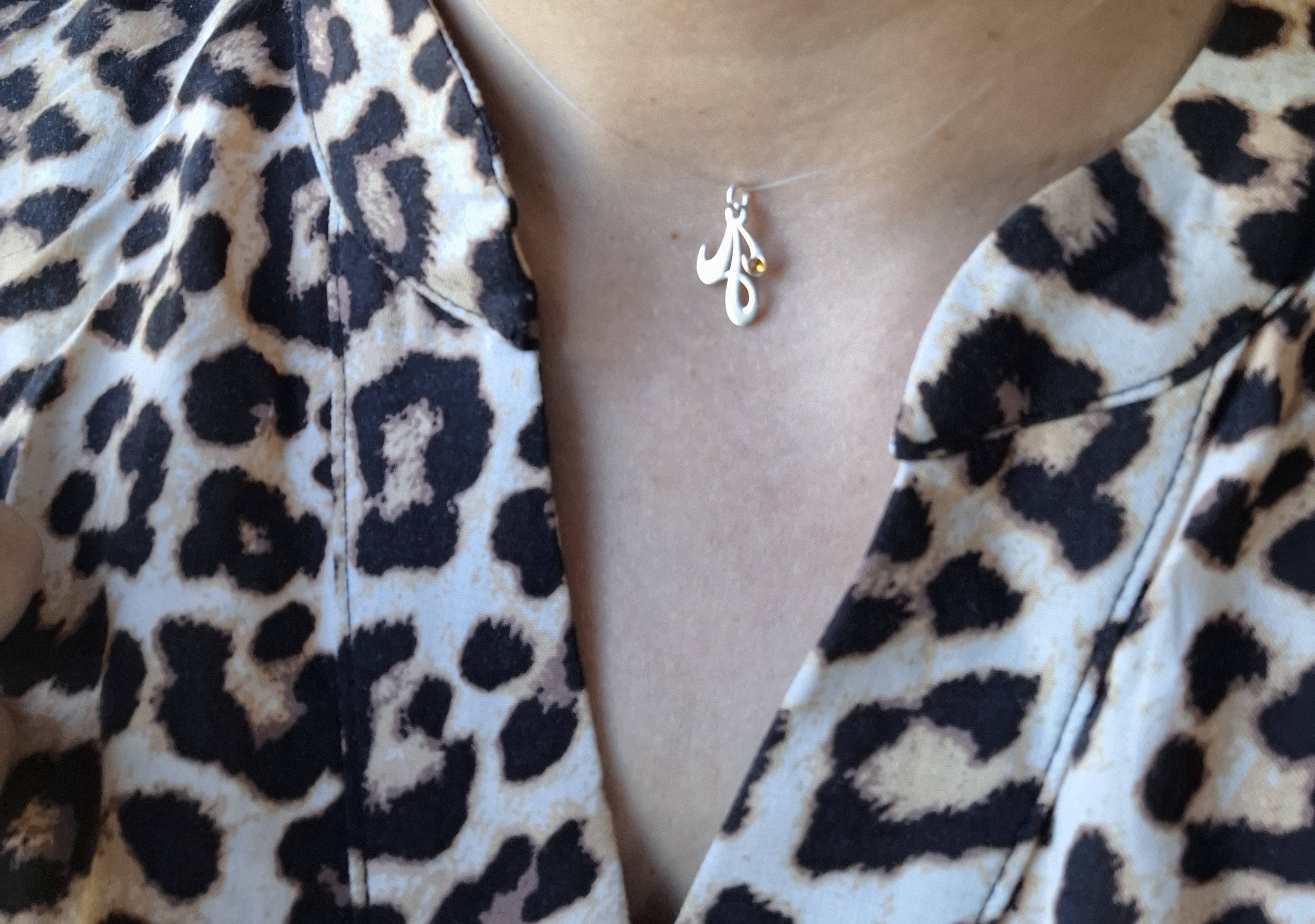 Recenzie Choker cu initiala si cristal Swarovski - Argint 925 - Lant silicon -  A.