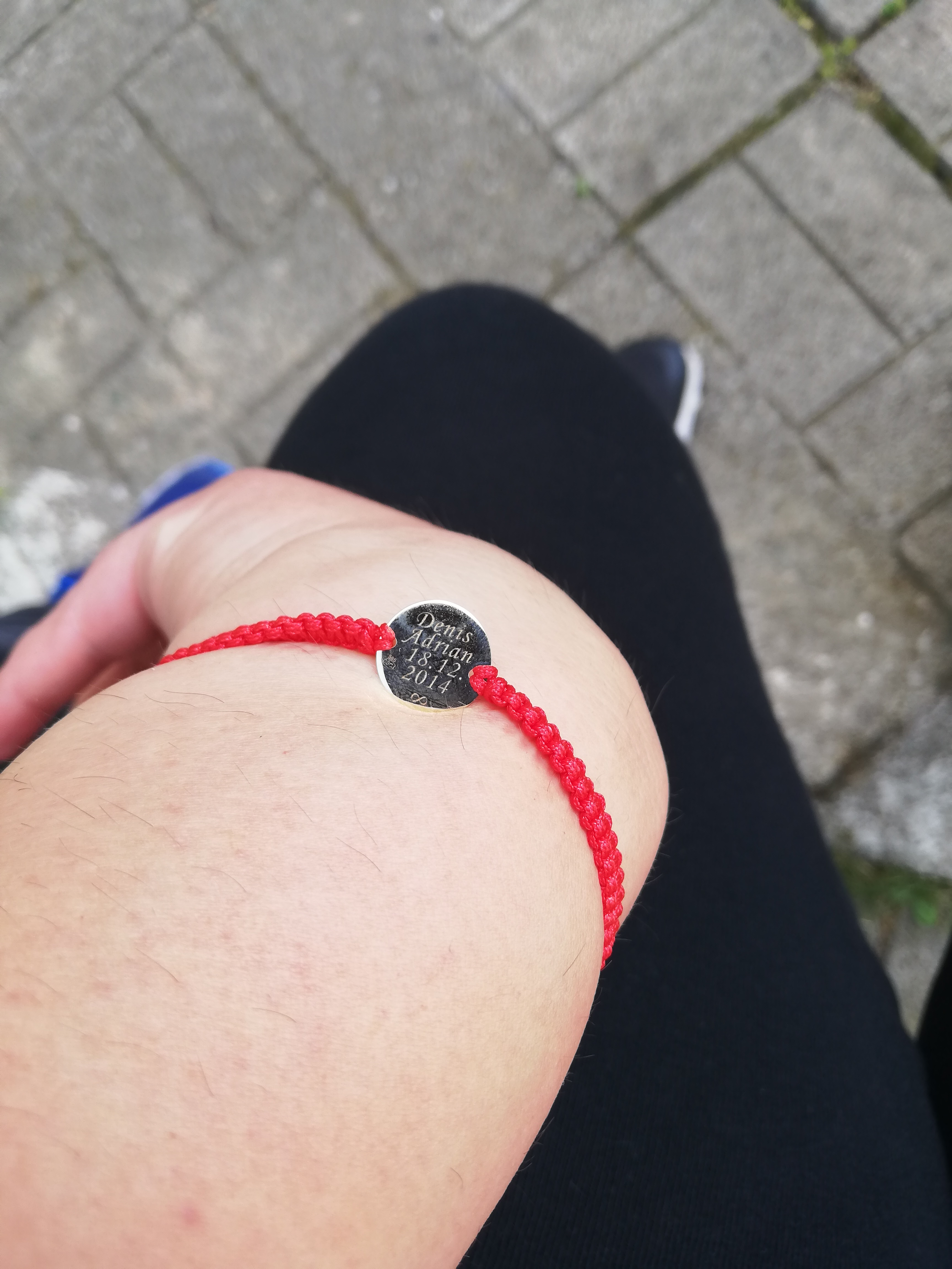 Recenzie Bratara personalizata - Siluete mama si fiu - Banut de 12 mm  - Aur Galben 14K - snur reglabil - Mădălina T.
