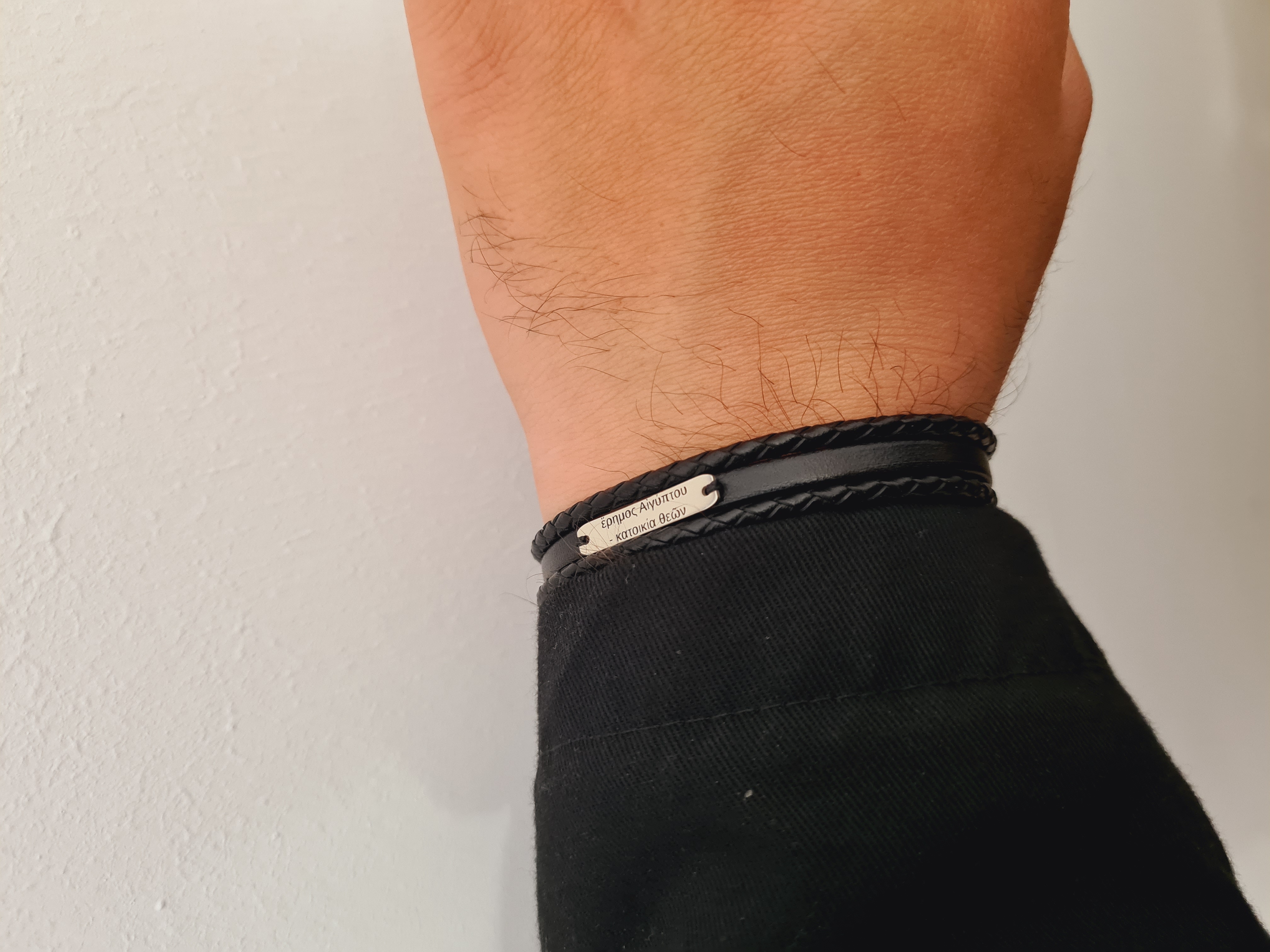 Recenzie Bratara barbateasca cu 3 straturi de piele naturala neagra - Placuta cu gravura personalizata - Argint 925 - Inchizatoare clips inox - Robert-Mihail C.