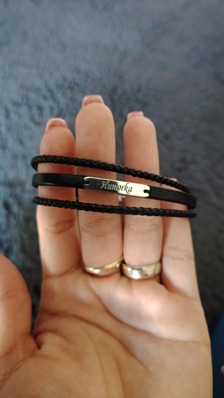 Recenzie Bratara barbateasca cu 3 straturi de piele naturala neagra - Placuta cu gravura personalizata - Argint 925 - Inchizatoare clips inox - Szende Marucza
