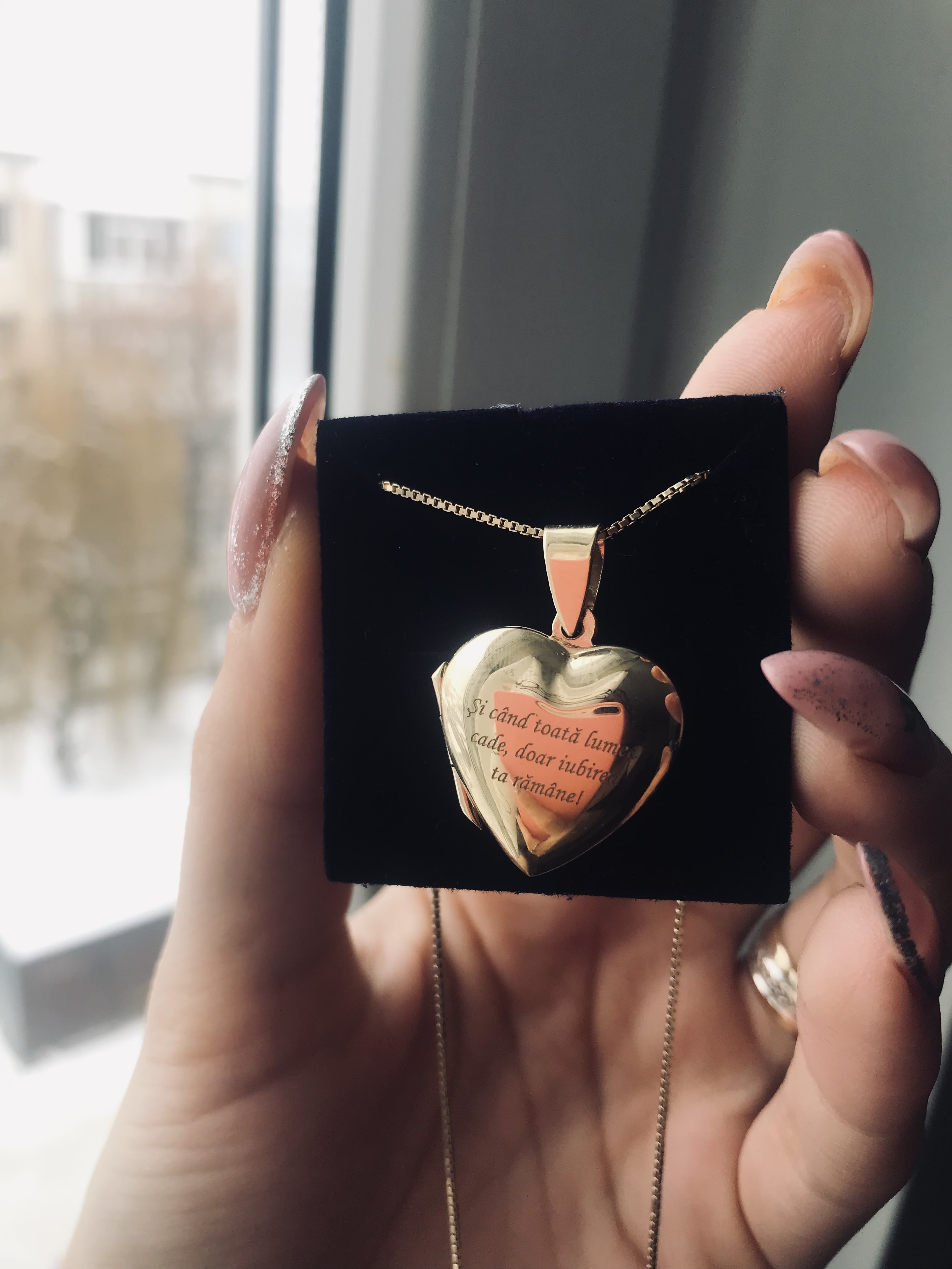 Recenzie Lantisor cu medalion inima 20 mm cu poza in interior - Gravura personalizata - Argint 925 placat cu Aur Galben 18K - Alexandra M.