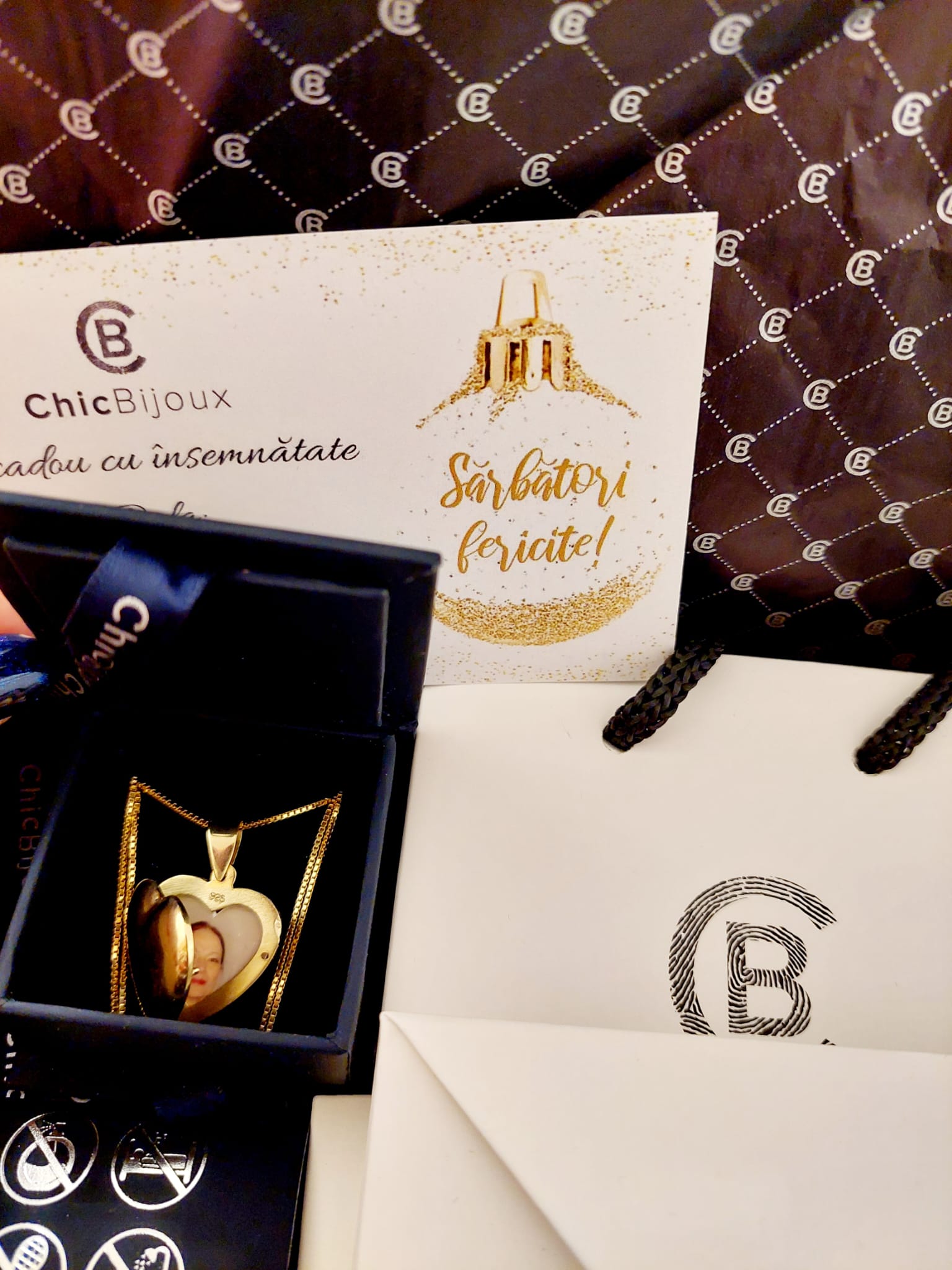Recenzie Lantisor cu medalion inima 20 mm cu poza in interior - Gravura personalizata - Argint 925 placat cu Aur Galben 18K - Iulia Oana C.