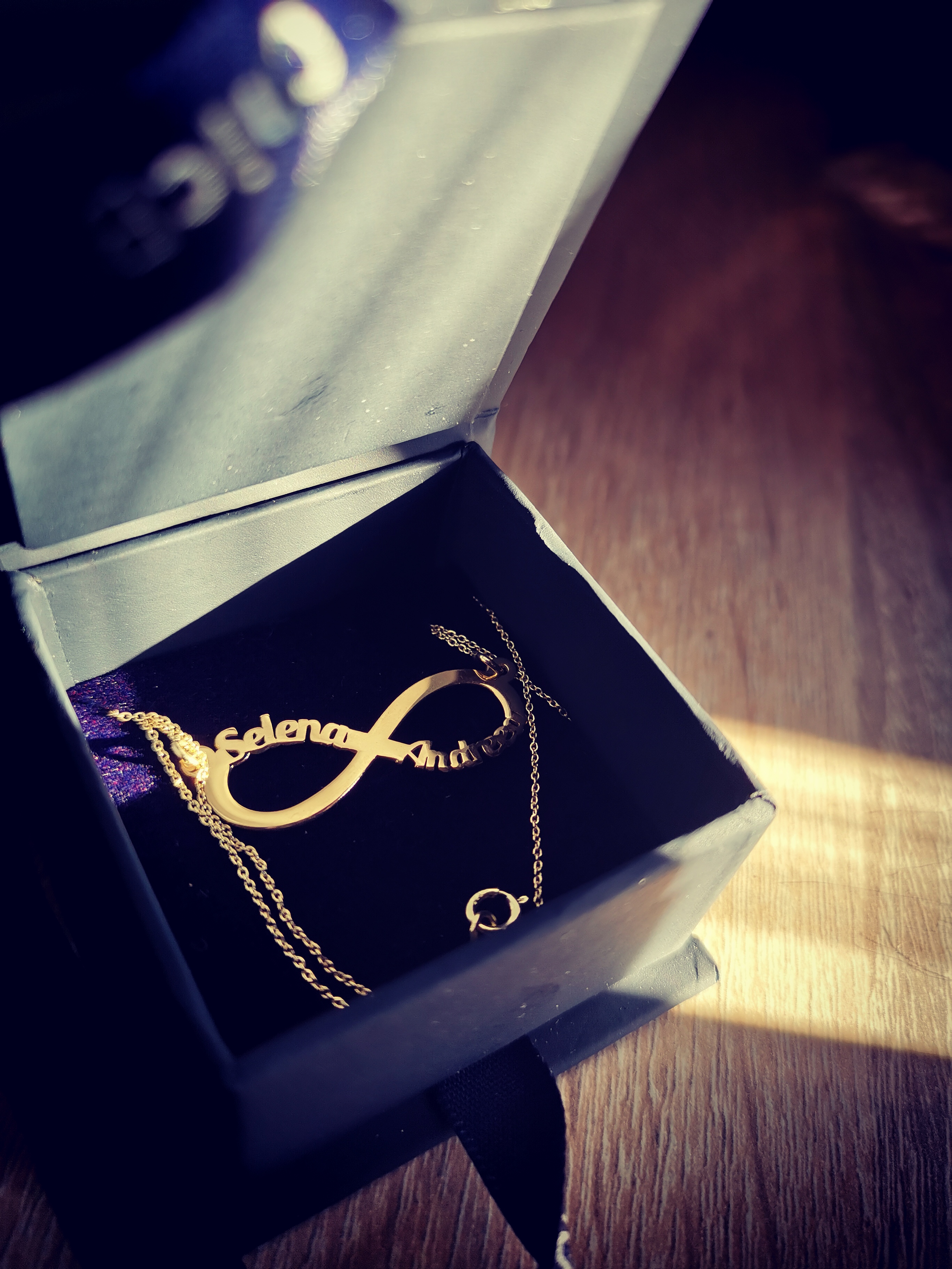 Recenzie Lantisor personalizat - Inifinit cu 2 nume decupate - Aur Galben 14K - Cristina C.