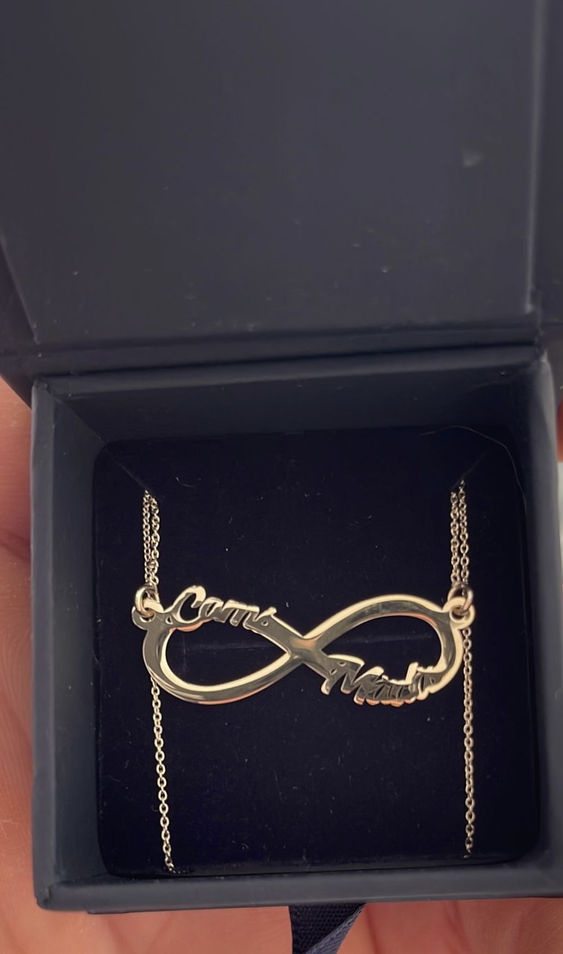 Recenzie Lantisor personalizat - Inifinit cu 2 nume decupate - Aur Galben 14K - Dana R.