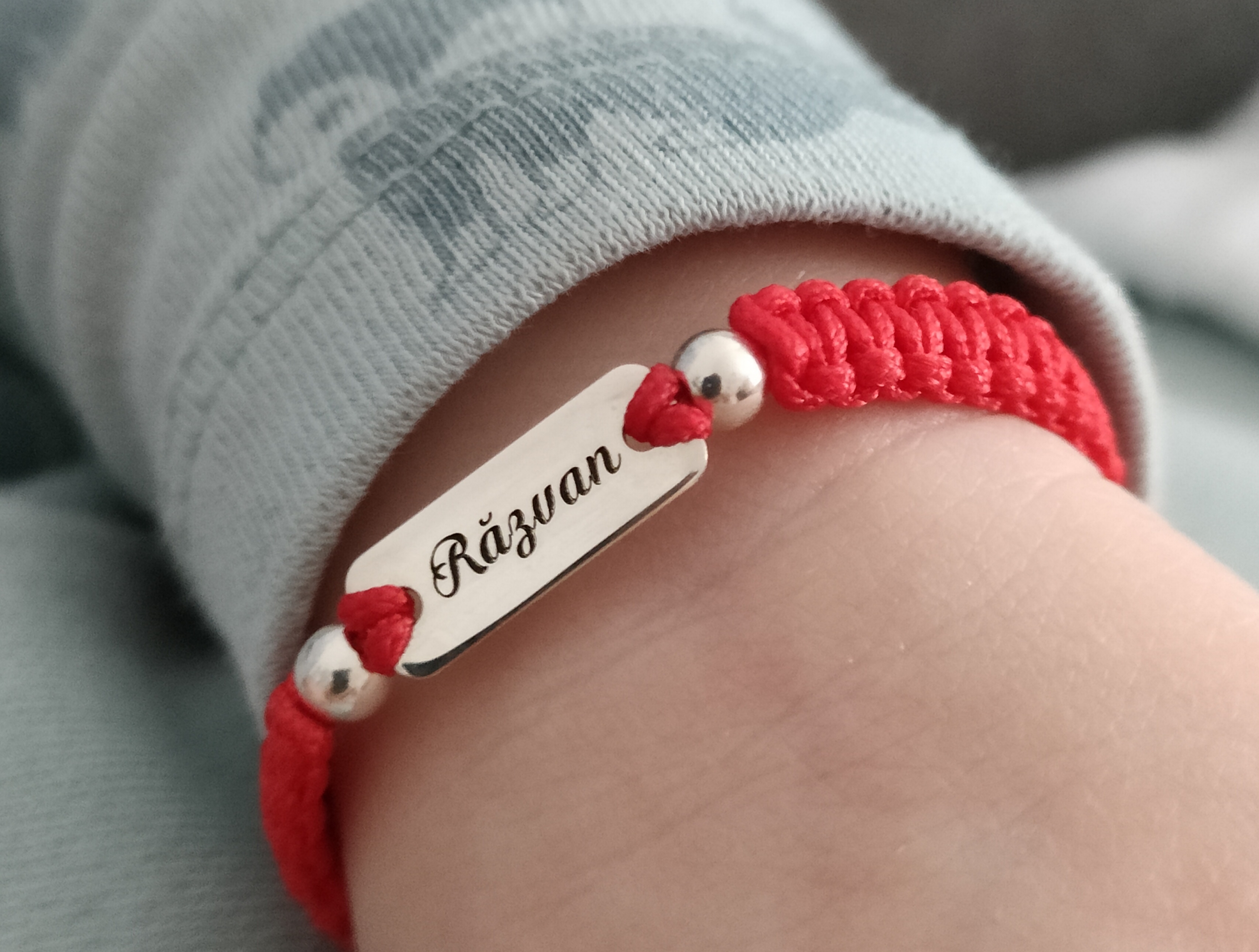 Recenzie Bratara personalizata - Placuta cu 2 bilute 3 mm - Argint 925 - Snur impletit reglabil - Irina B.