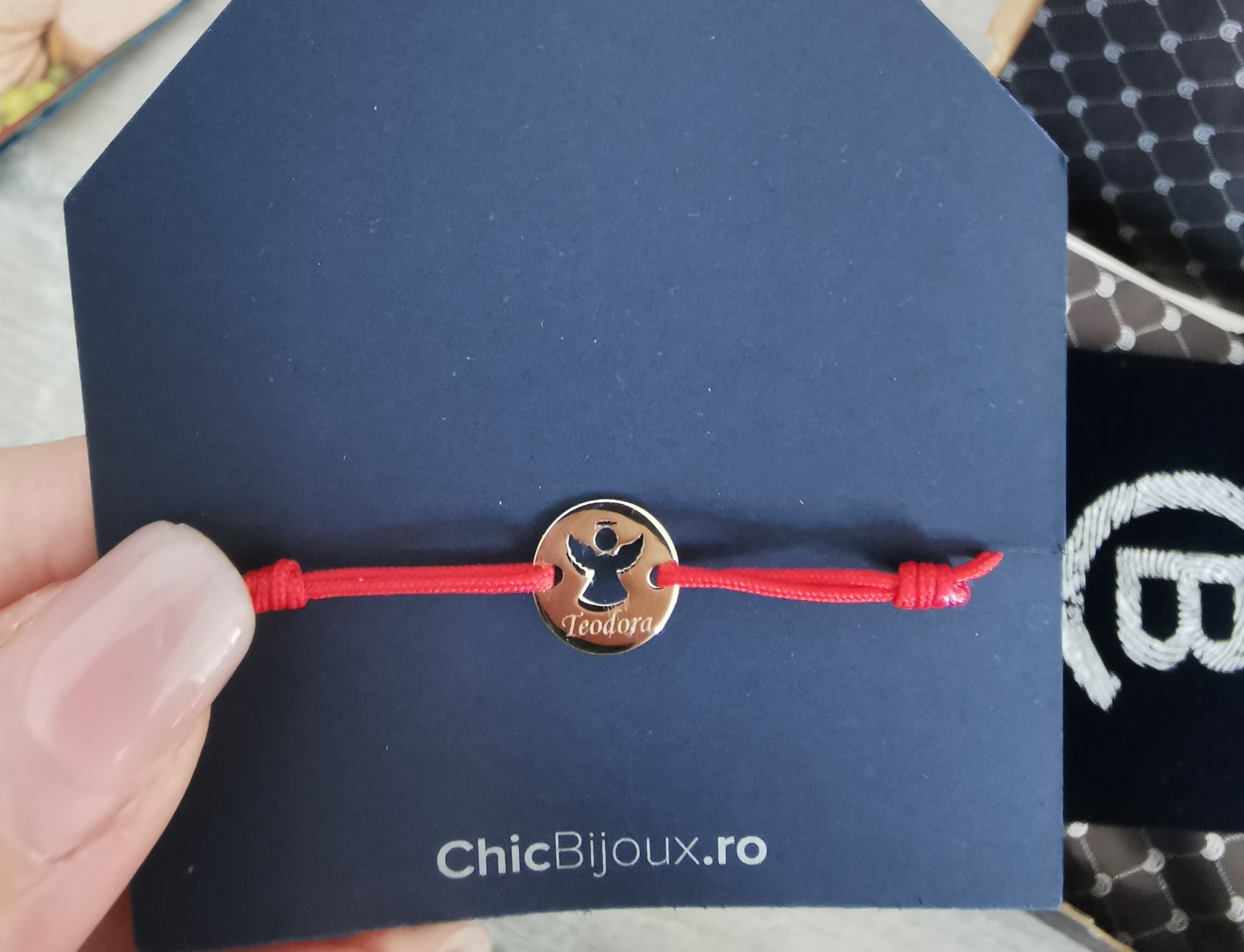 Recenzie Bratara personalizata - Banut 10 mm - Inger pazitor decupat cu aripi deschise - Aur Galben 14 K - Snur reglabil - Alexandra B.