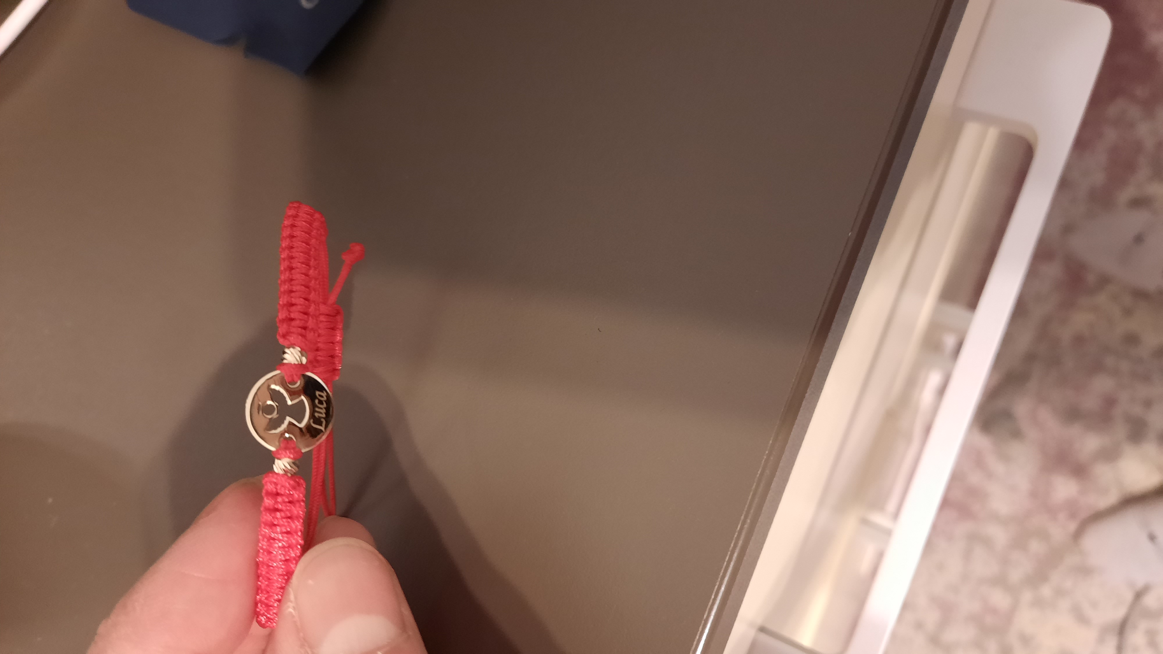 Recenzie Bratara personalizata - Banut 10 mm - Inger pazitor decupat cu aripi deschise - Aur Galben 14 K - Snur reglabil - Aura T.