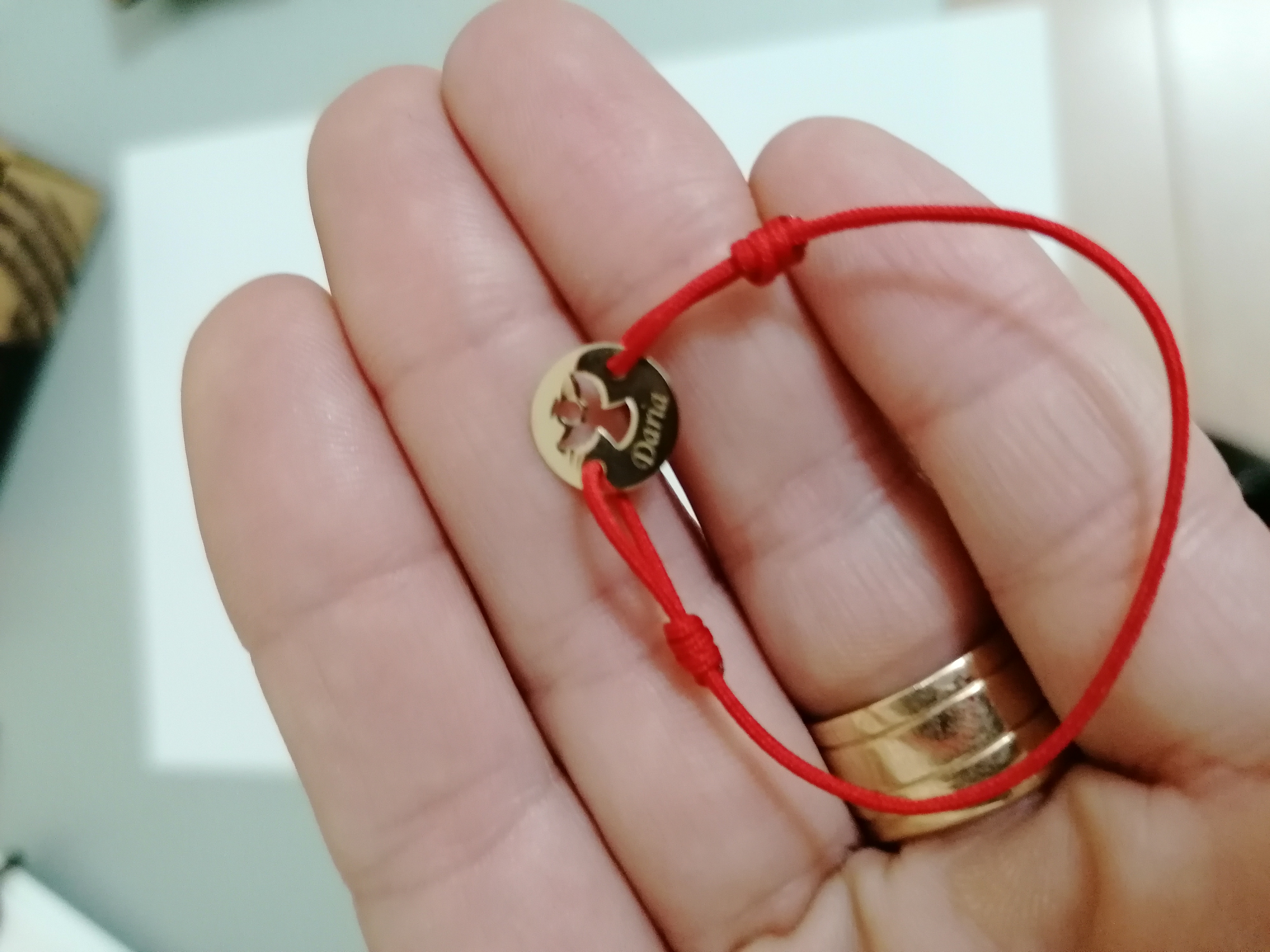 Recenzie Bratara personalizata - Banut 10 mm - Inger pazitor decupat cu aripi deschise - Aur Galben 14 K - Snur reglabil - Mirela D.