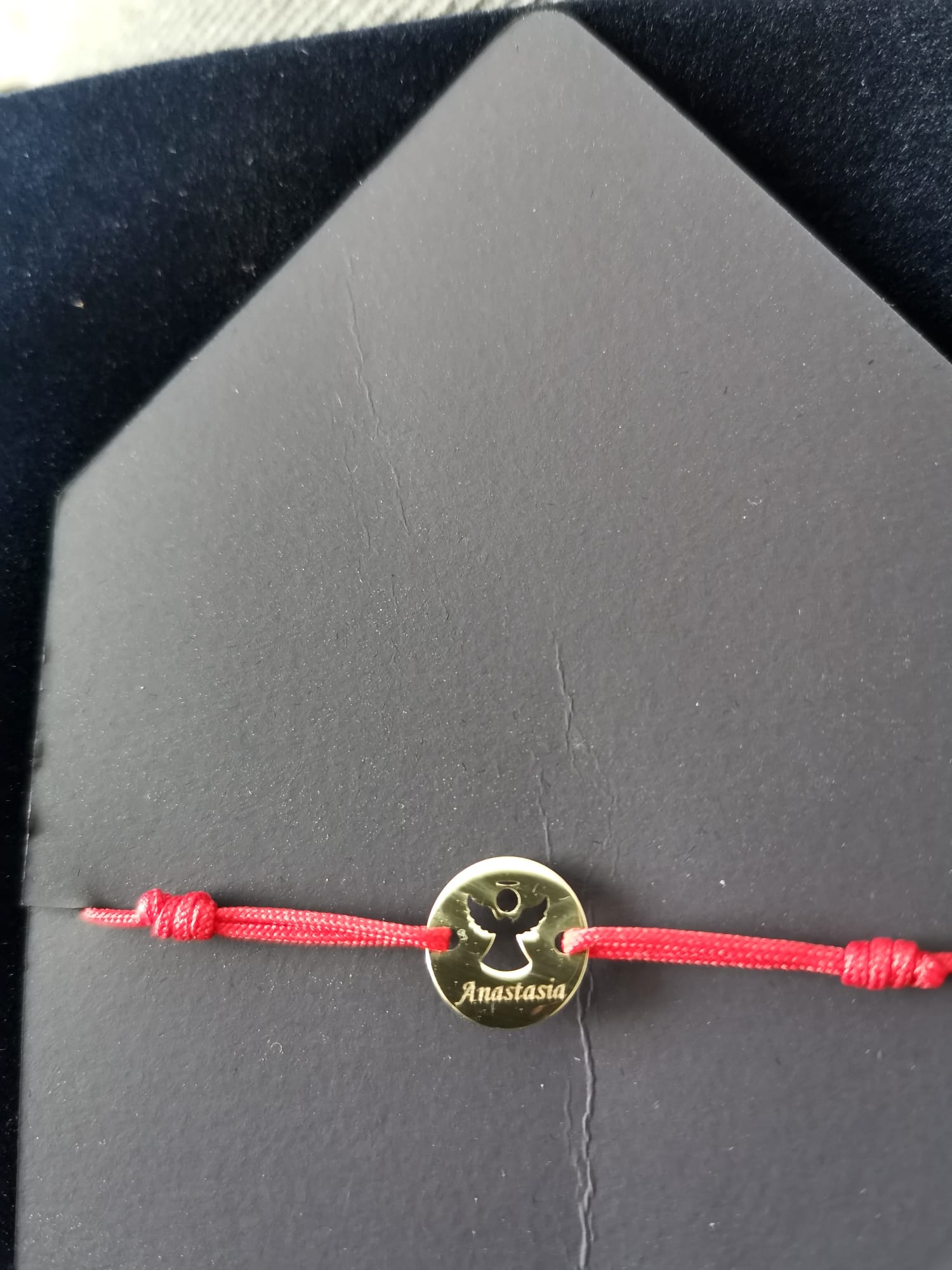 Recenzie Bratara personalizata - Banut 10 mm - Inger pazitor decupat cu aripi deschise - Aur Galben 14 K - Snur reglabil - Alexandru M.