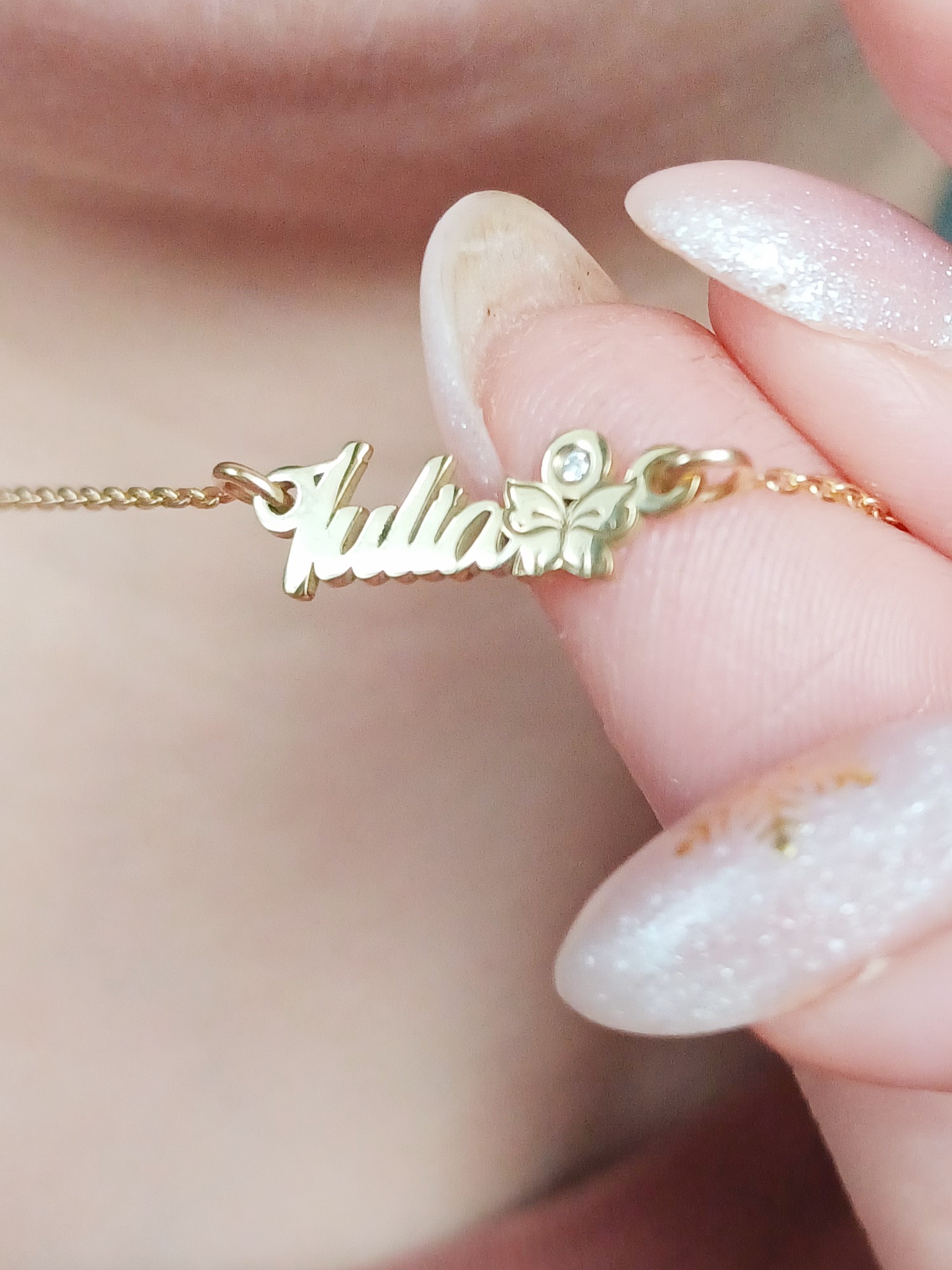 Recenzie Lantisor personalizat cu Nume, simbol fluture si Diamant natural - Argint 925 placat cu Aur Galben 18K - Iuliana R.