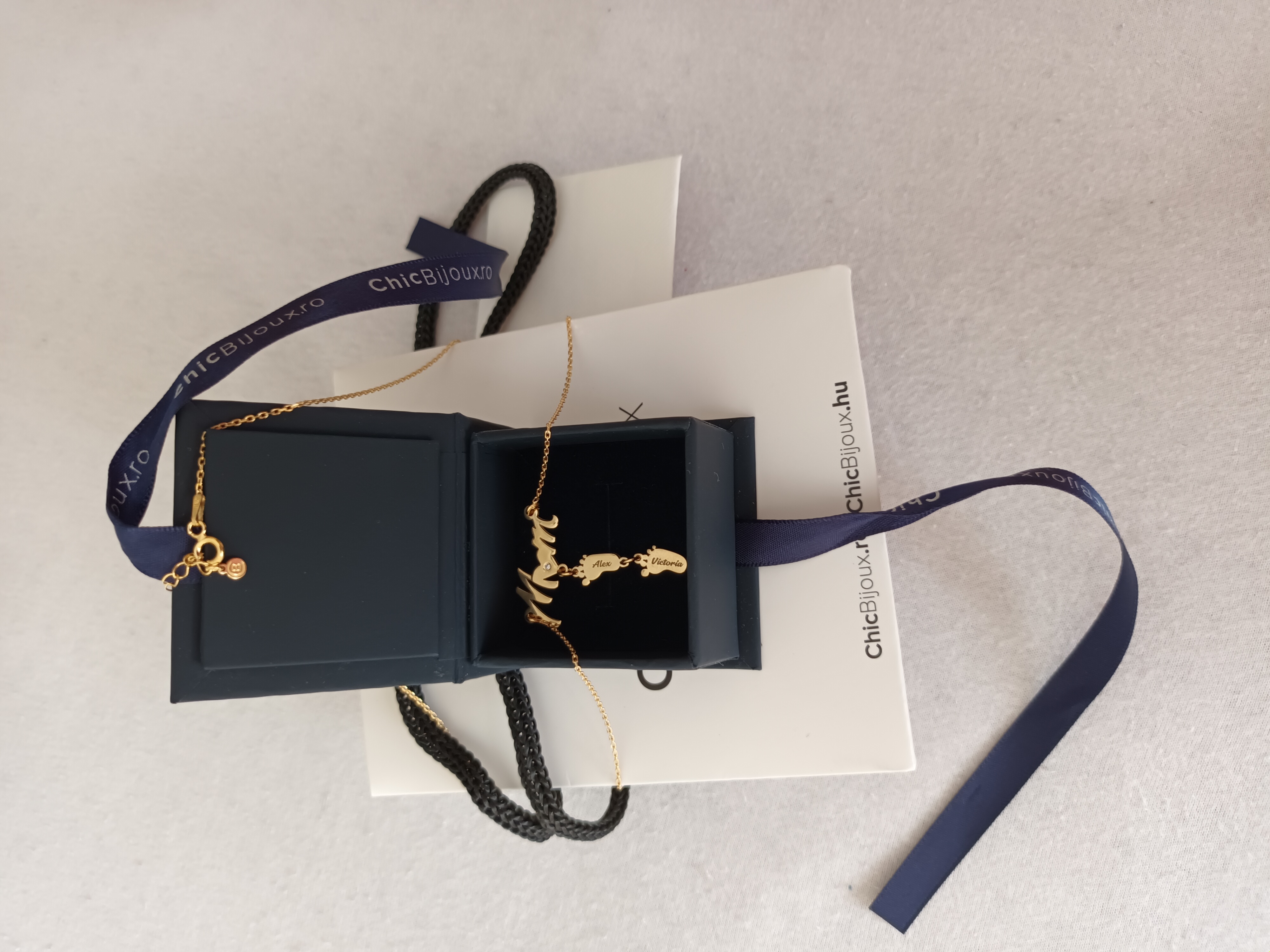 Recenzie Lantisor cu Diamant Natural - Pandantiv Mom si 2 picioruse - Argint 925 placat cu Aur Galben 18K - Claudia L.