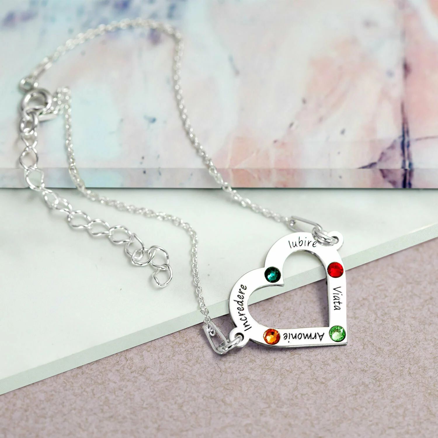 Bratara personalizata - Iubire nelimitata - Inima cu 4 nume gravate si cristale Swarovski - Argint 925, cu lantisor
