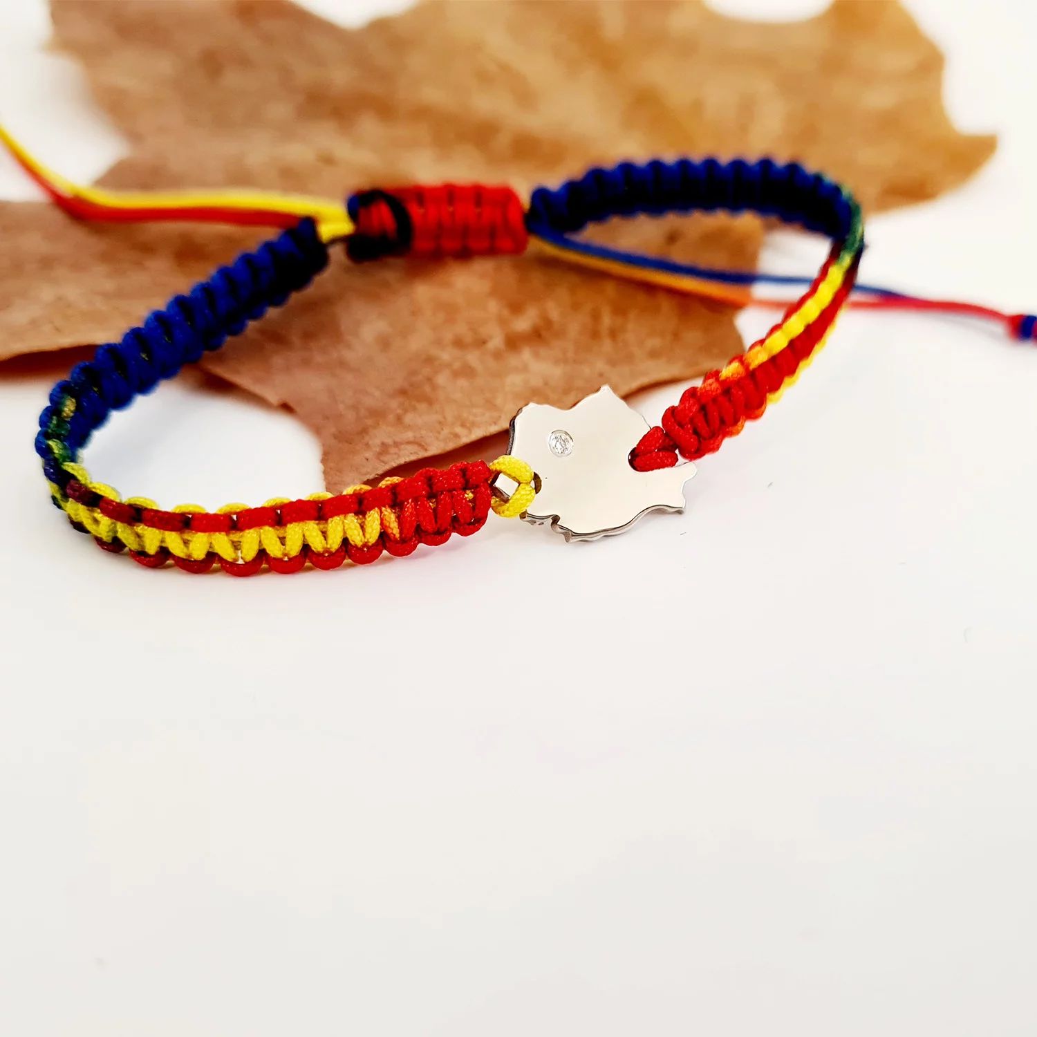 Bratara personalizata - Harta Romaniei cu Diamant natural - Argint 925 - Snur impletit tricolor