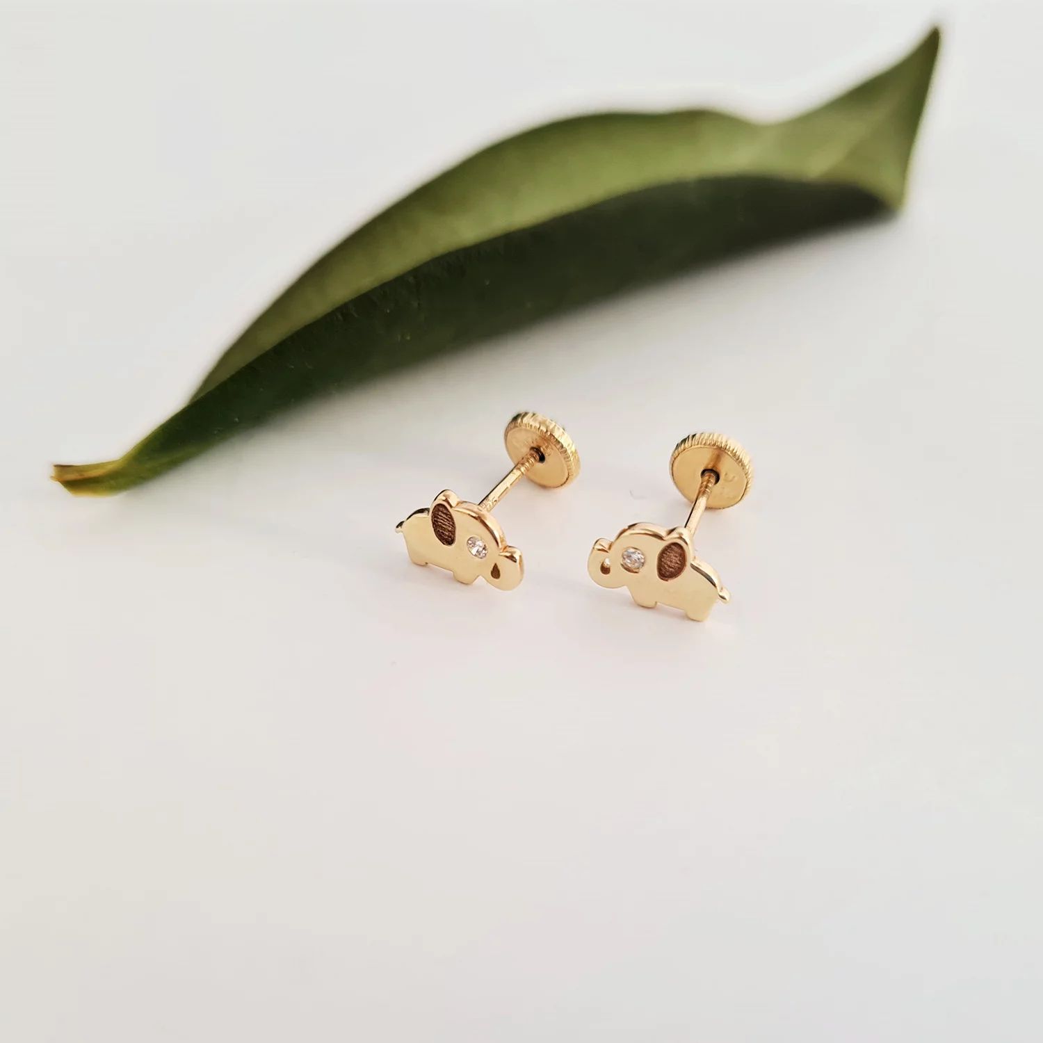 Cercei bebe/fetite cu Diamant naturat - Model elefantei - Aur Galben 14K - Inchizatoare sigura si confortabila cu filet