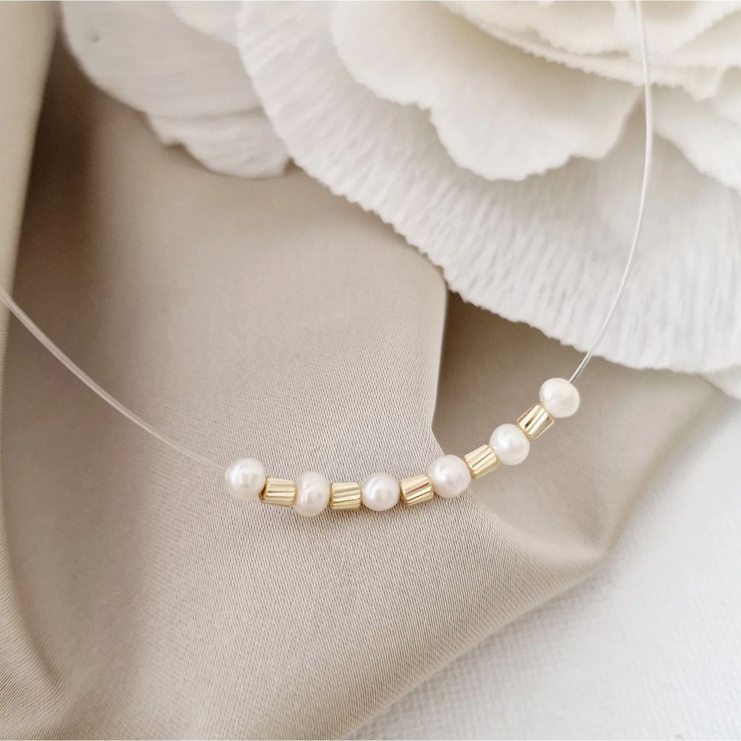 Choker cu perle - Stralucire insiruita - Lant silicon si Cilindri Aur Galben 14K