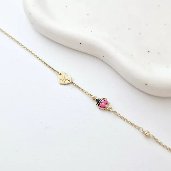 Bratara Chic Baby - Inima personalizata si Buburuze cu email roz - Lantisor ajustabil - Aur Galben 9K