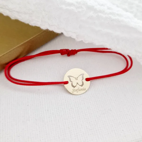 Bratara personalizata cu nume - Fluture decupat - Aur Galben 14K - Banut 12 mm diametru - snur reglabil