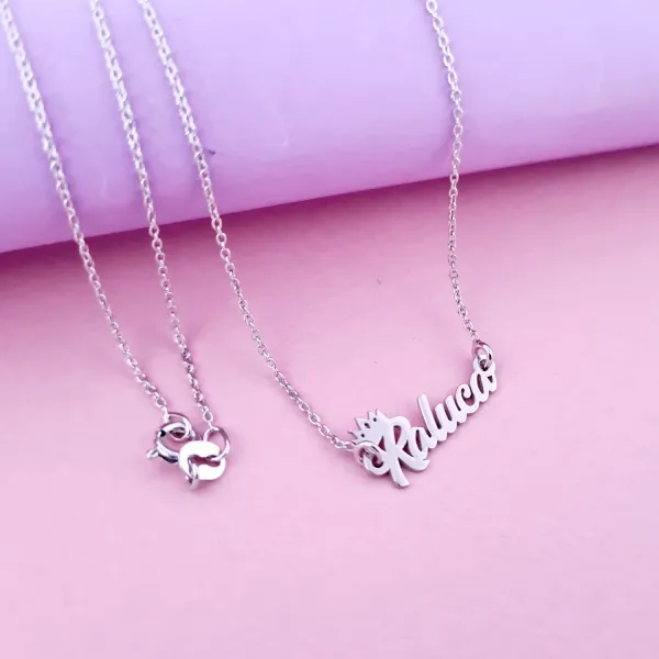 Lantisor personalizat cu nume si simbol coronita - Font elegant - Argint 925