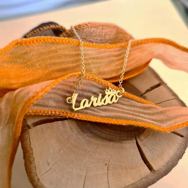 Lantisor personalizat cu nume si simbol coronita - Font elegant - Argint 925  placat cu Aur Galben 18K