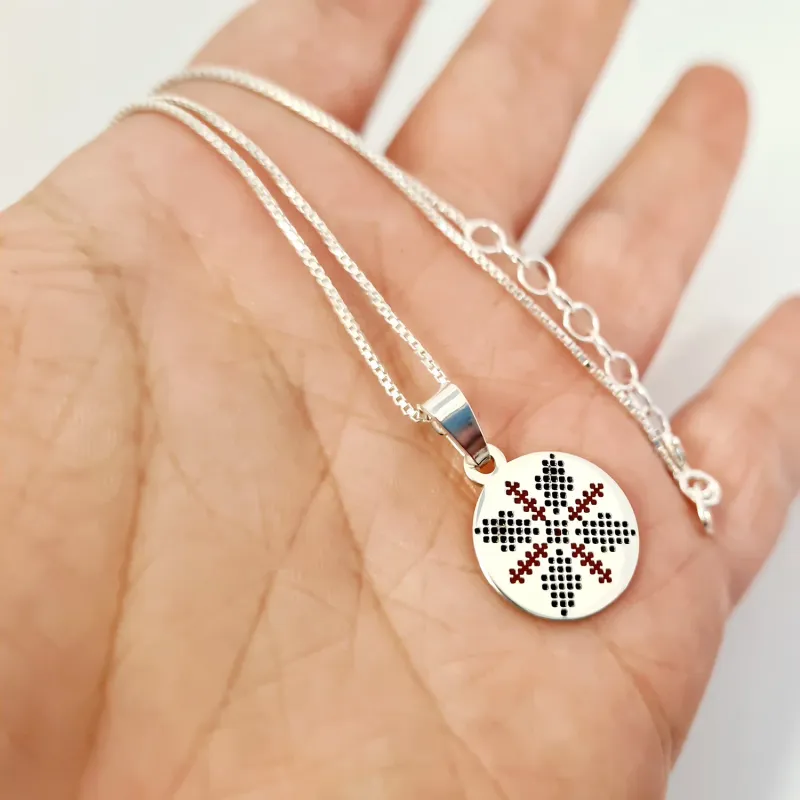 Lantisor personalizat - Pandantiv banut 15 mm - Simbol traditional crucea decorata cu email rosu - Argint 925 picture - 2