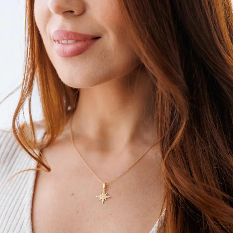 Lantisor festiv - Gratia Stelara - Pandantiv stea cu Diamant natural - Aur Galben 9K picture - 2