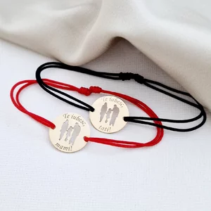 Set 2 bratari personalizate - Banuti cu model decupat - Mama, tata si fetita - Aur Galben 14K - snur reglabil