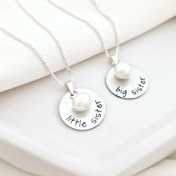 Set 2 lantisoare – Big & Little Sister – Argint 925 si charm picatura de Perla