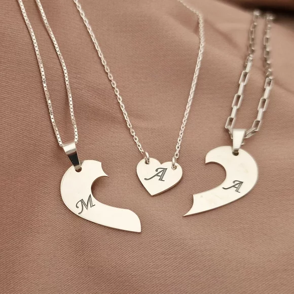 Set 3 lantisoare familie - o inima impartita 3 pandantive - pandantive laterale pentru parinti - inimioara pentru fata - Argint 925