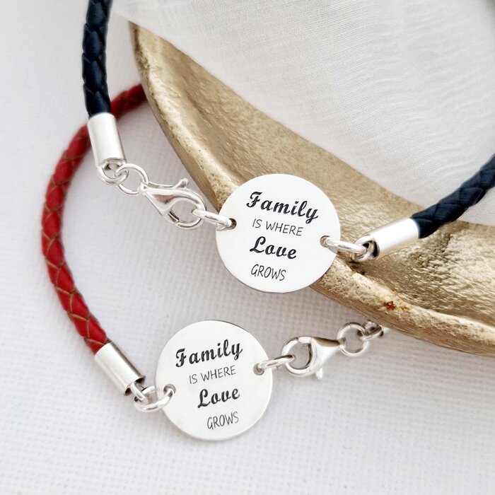 Set doua bratari banut cu mesaj - Family is where love grows - Argint 925, piele impletita