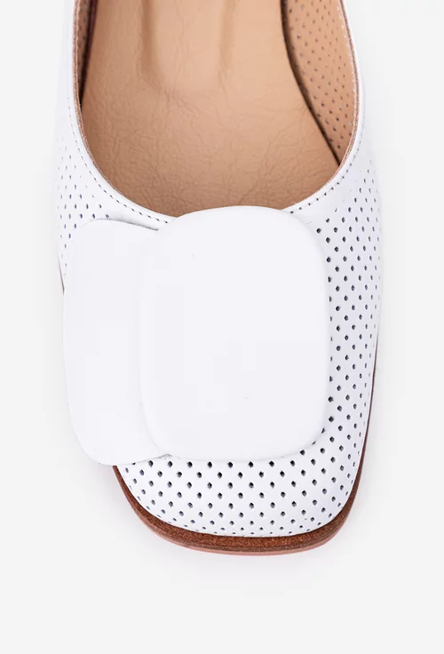 Balerini dama albi din piele cu perforatii si ornament