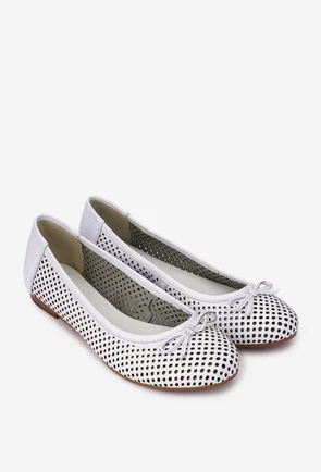 Balerini dama albi din piele perforata cu funda