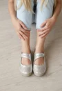 Balerini dama argintii din piele cu perforatii