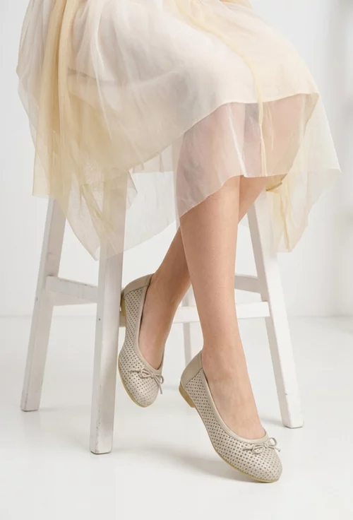 Balerini dama bej din piele perforata cu funda