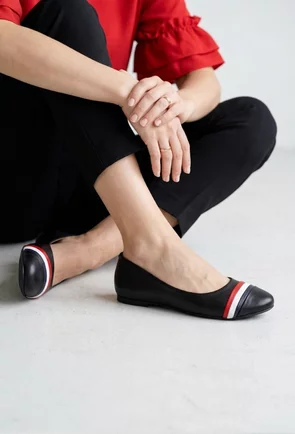 Balerini dama din piele naturala neagra cu detalii colorate