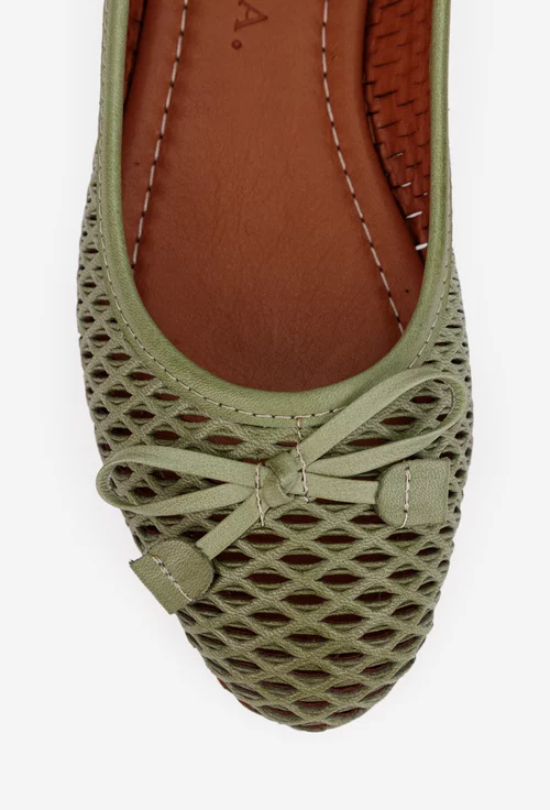 Balerini dama din piele verde cu model perforat si funda