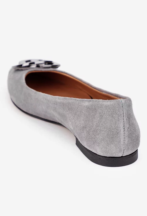 Balerini dama gri din piele intoarsa cu ornament