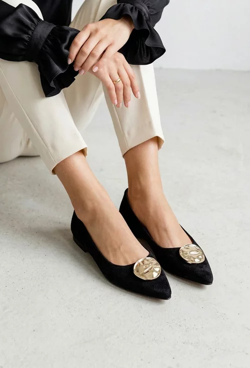 Balerini dama negri din piele intoarsa cu ornament auriu